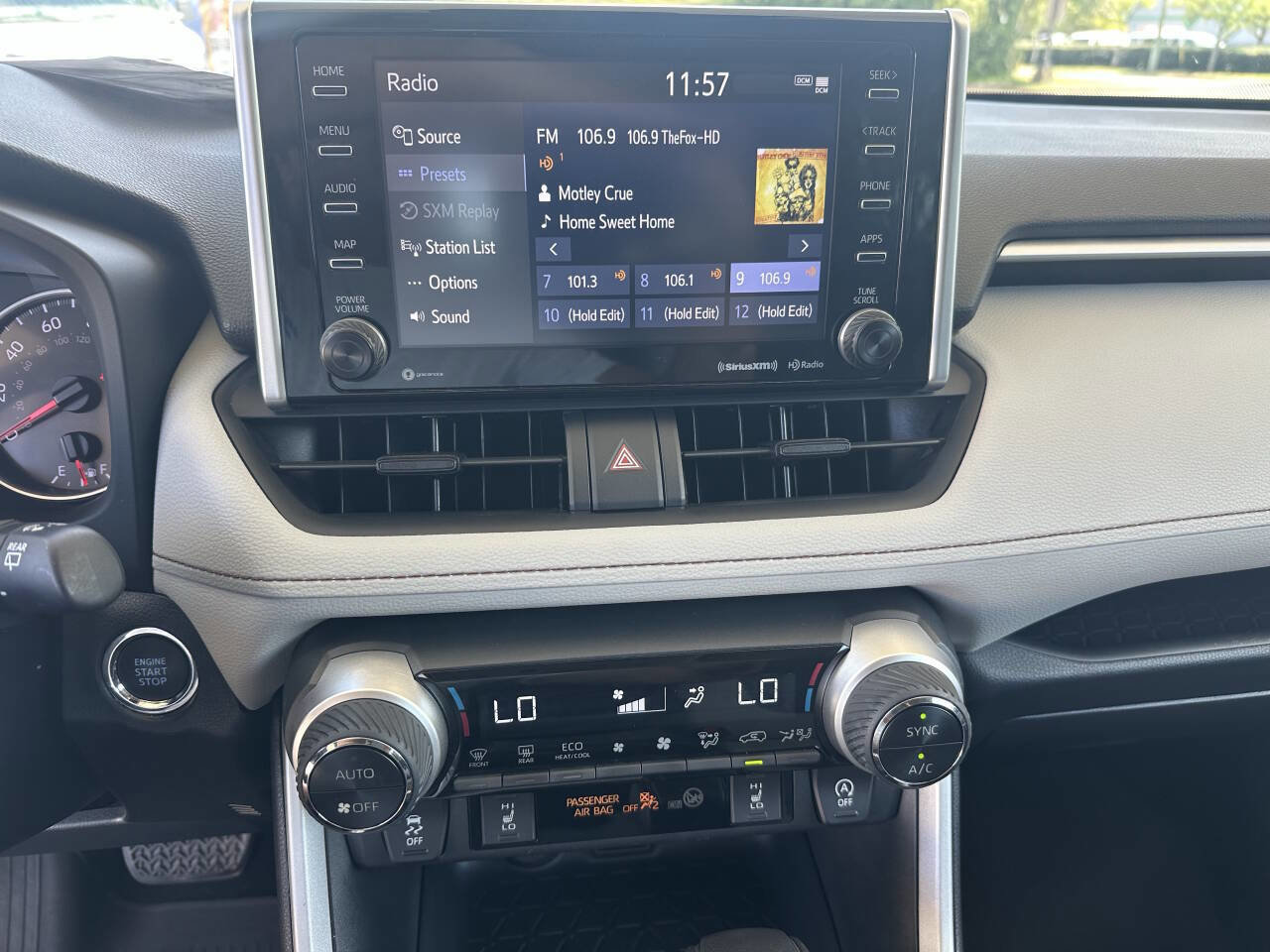 Used 2021 Toyota RAV4 XLE w/ Convenience Package image 18