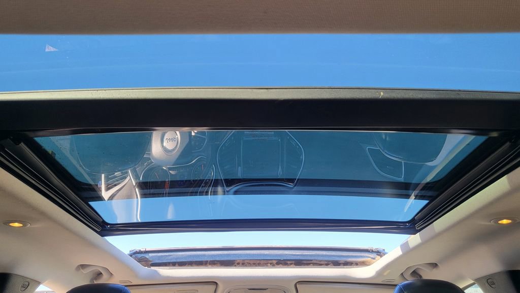 Used 2019 Jeep Cherokee Limited image 39