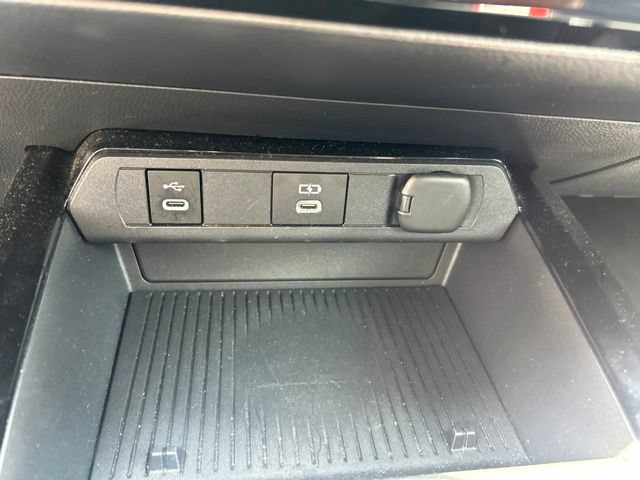 Used 2025 Toyota Prius LE FWD image 16