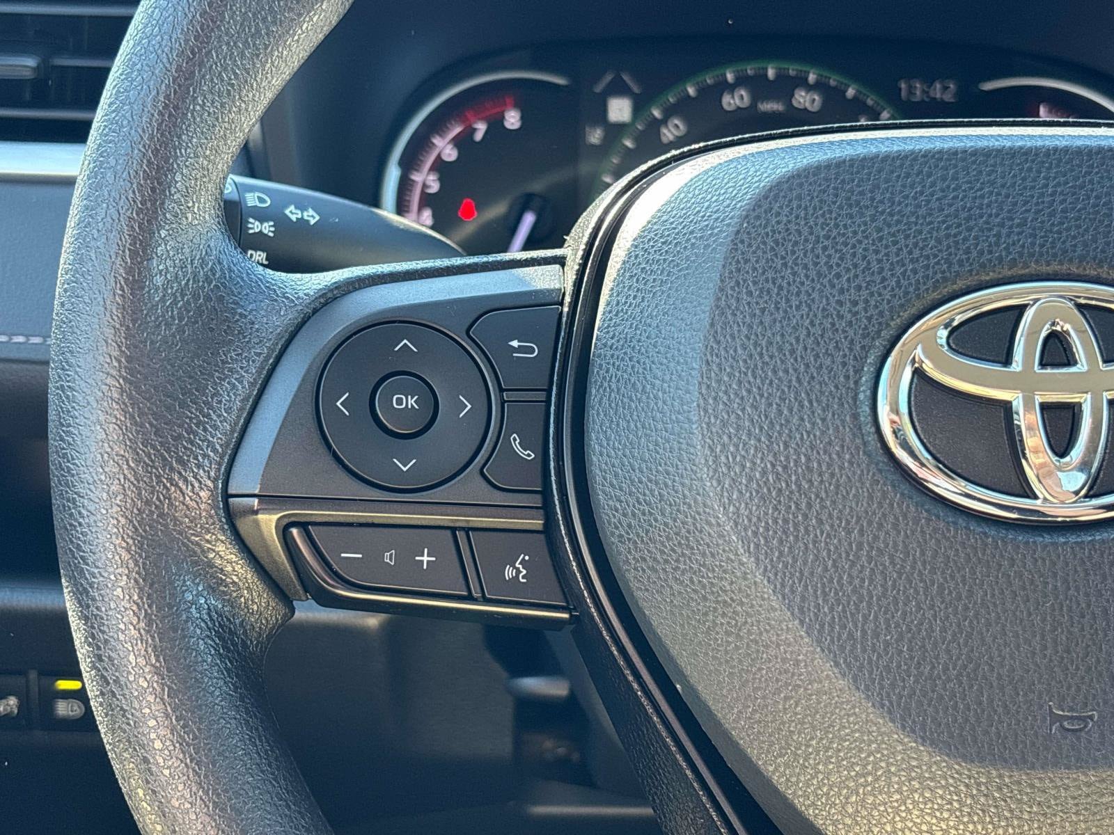 Certified 2023 Toyota RAV4 LE AWD/4WD image 16