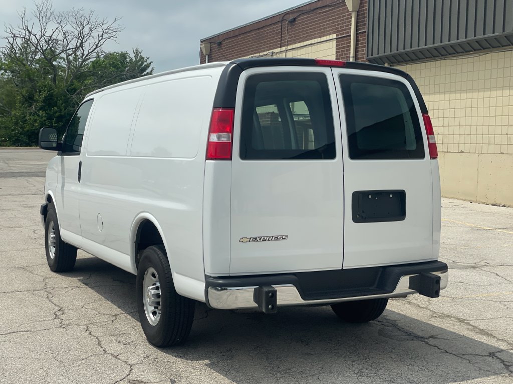 Used 2024 Chevrolet Express 2500 w/ Driver Convenience Package RWD image 3