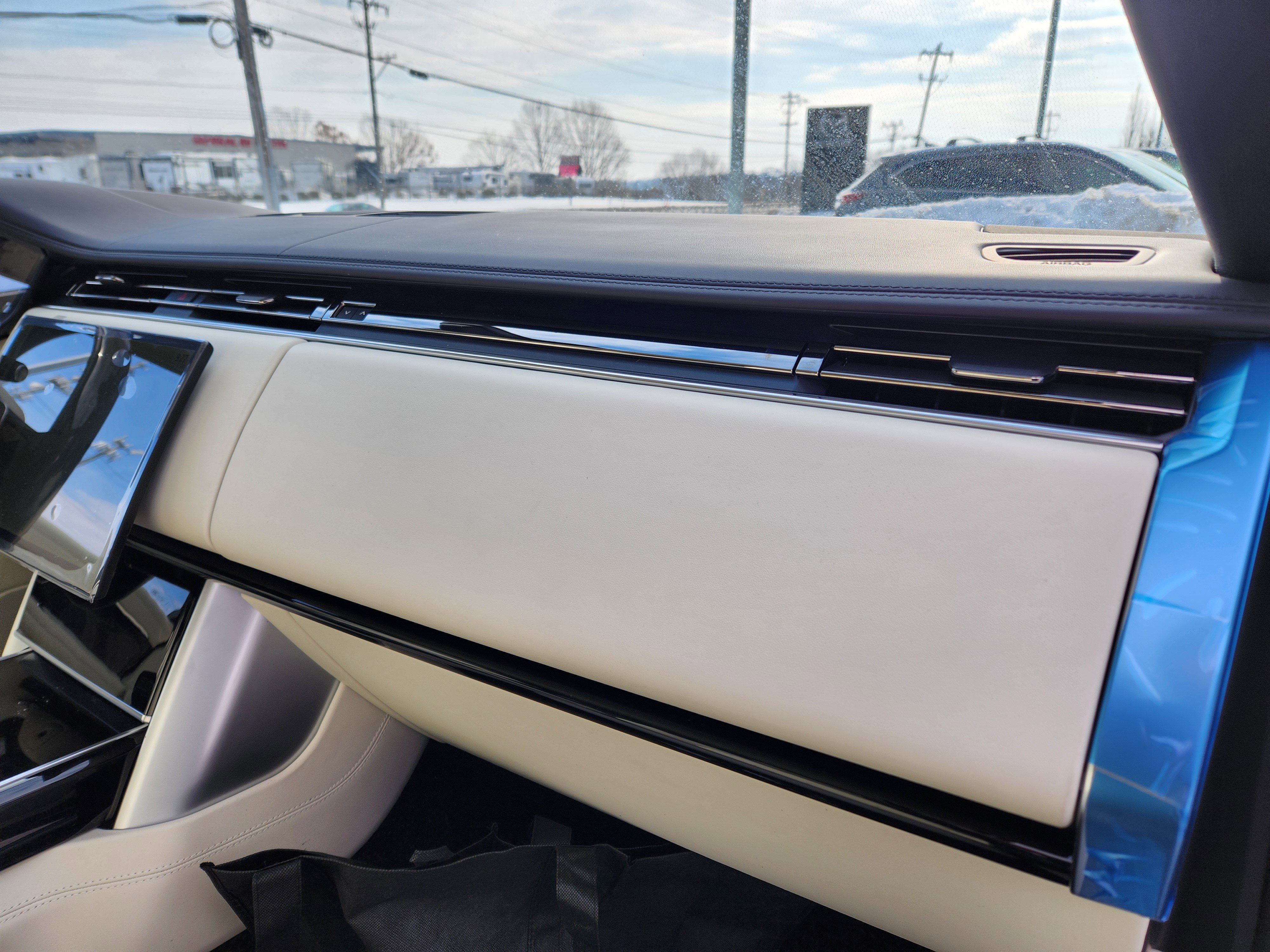 New 2026 Land Rover Range Rover Long Wheelbase SE image 13