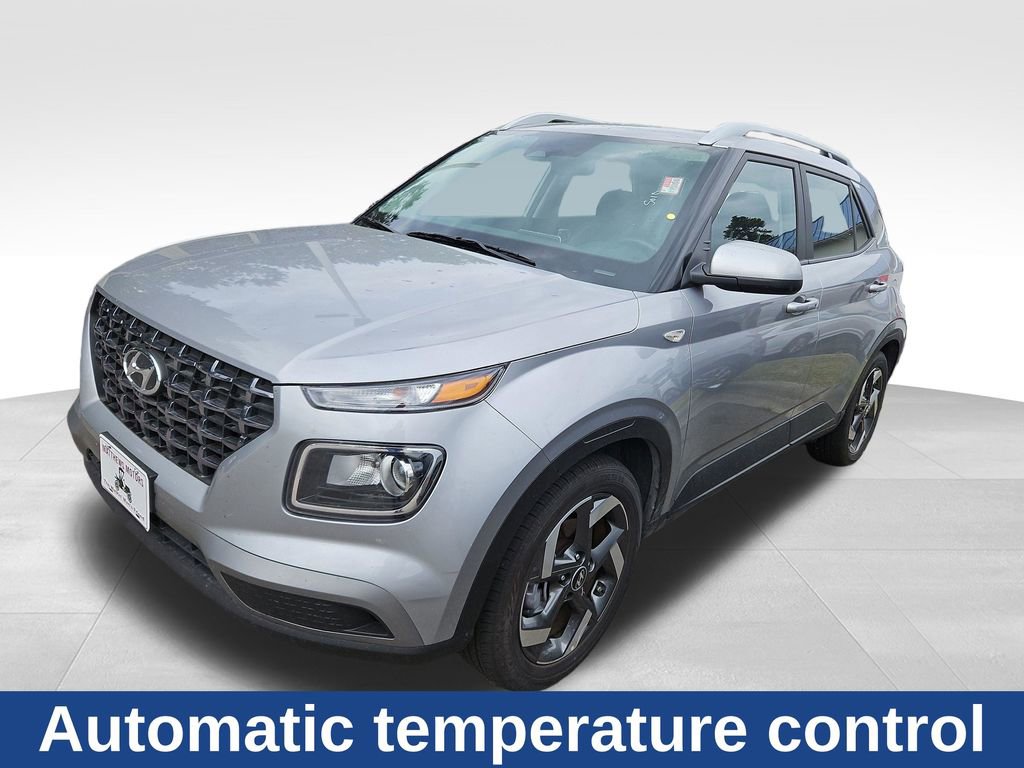 Used 2025 Hyundai Venue SEL FWD image 3