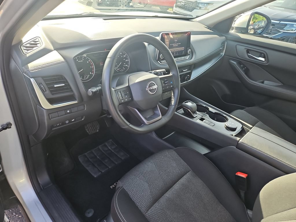 Used 2025 Nissan Rogue SV AWD/4WD image 20