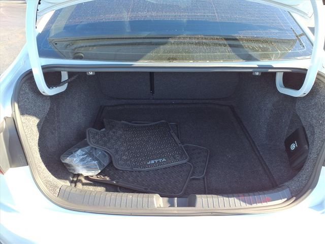 Used 2022 Volkswagen Jetta SE w/ Panoramic Sunroof Package image 22