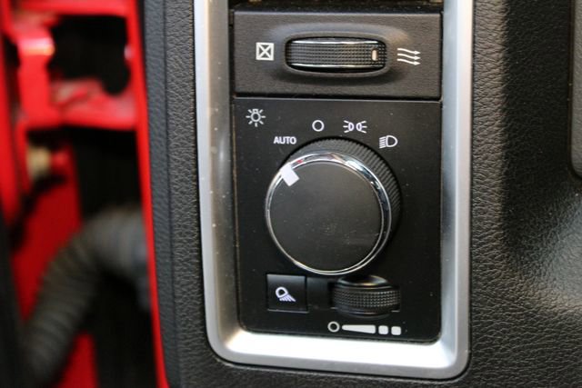 Used 2018 RAM 1500 Classic SLT AWD/4WD image 17