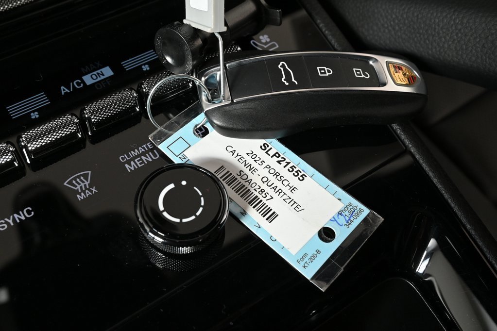 Used 2025 Porsche Cayenne image 16