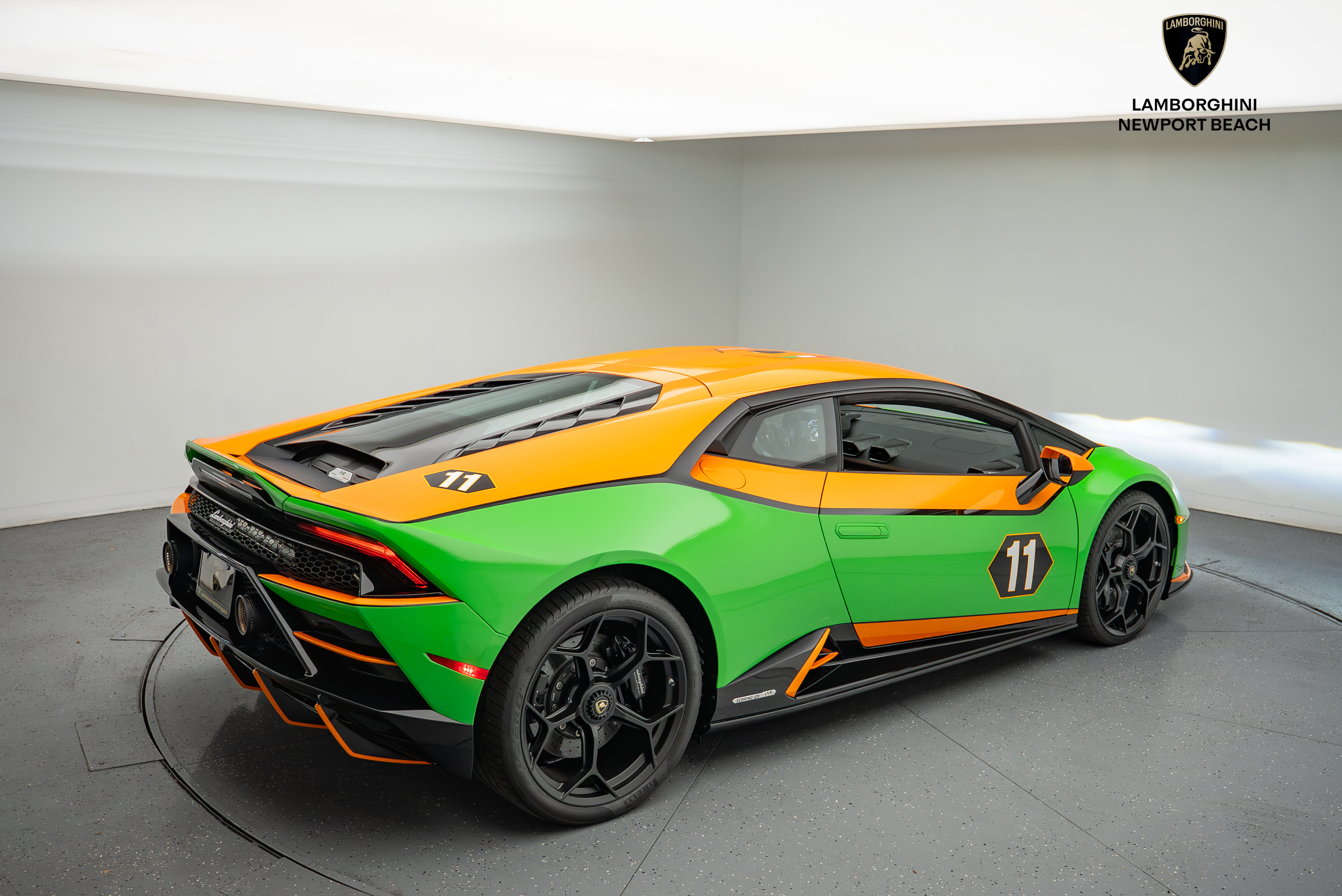 Used 2020 Lamborghini Huracan EVO image 23