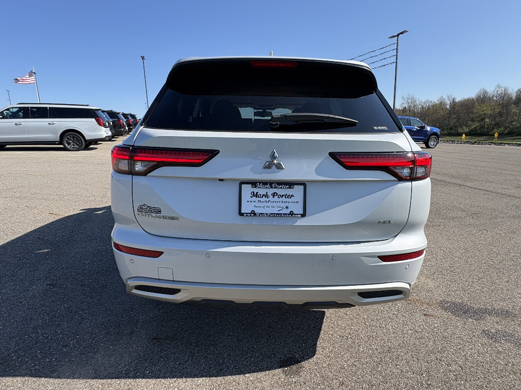 Used 2023 Mitsubishi Outlander SEL image 4