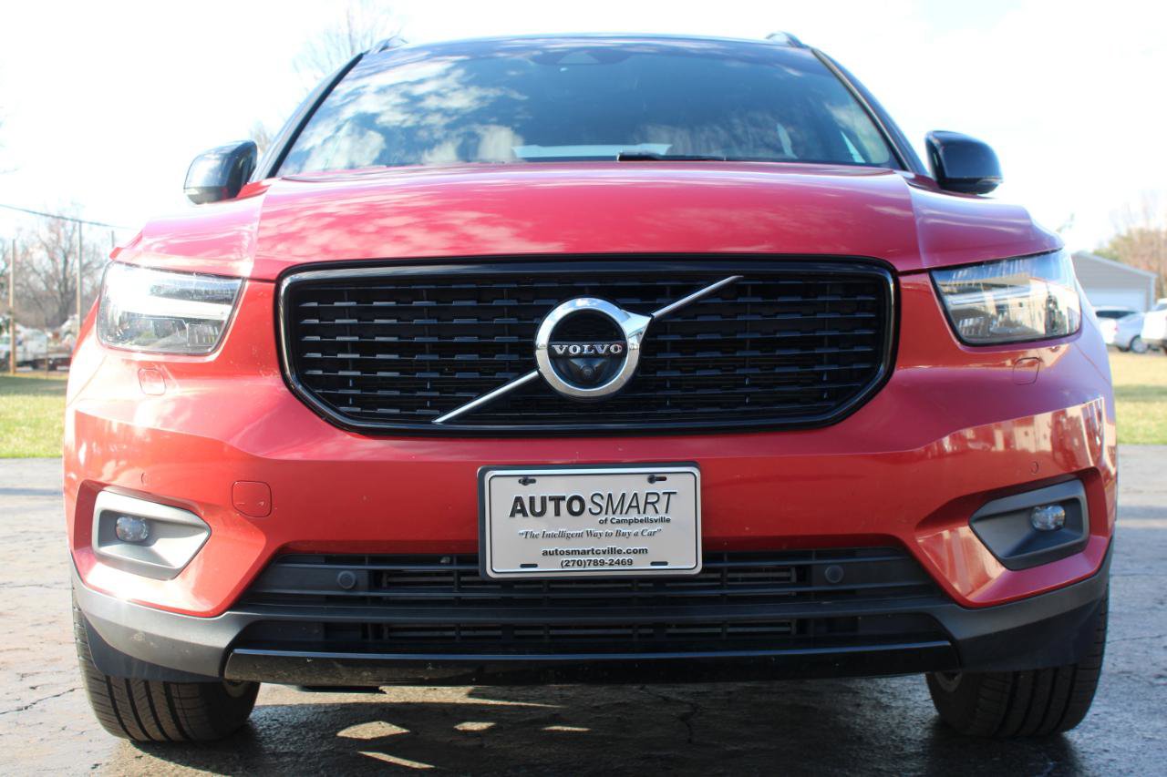 Used 2019 Volvo XC40 T5 R-Design image 2
