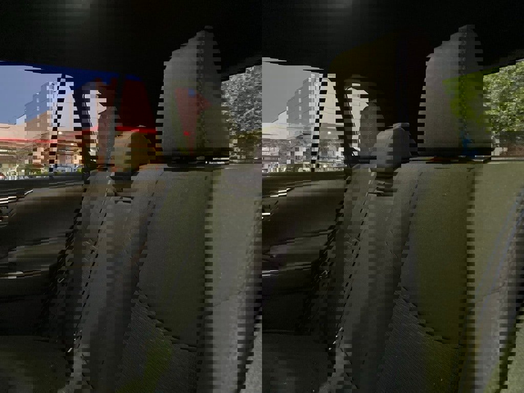 Used 2022 Toyota RAV4 SE image 11