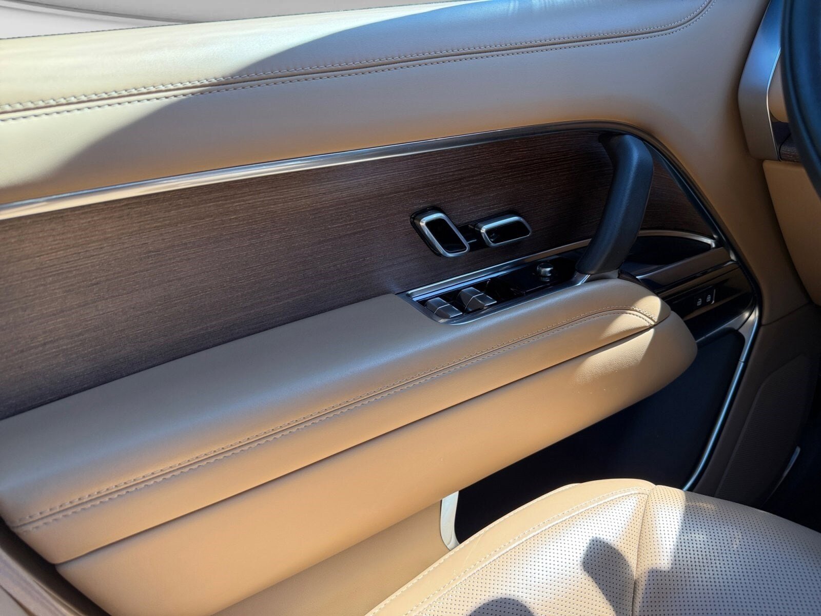 Certified 2023 Land Rover Range Rover SE image 12