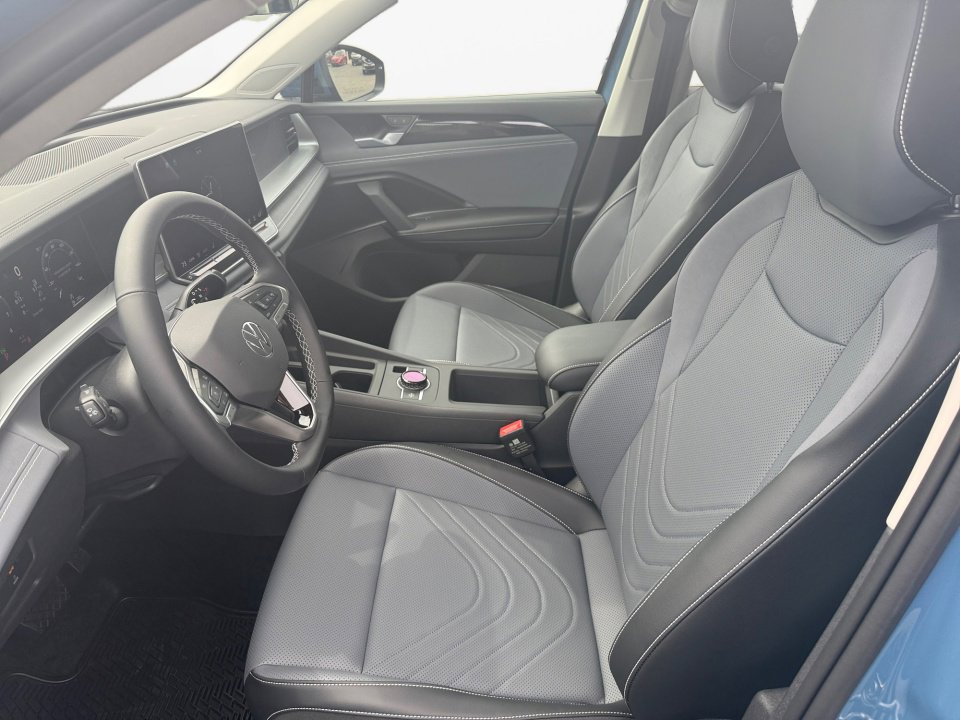 New 2026 Volkswagen Tiguan SE FWD image 9