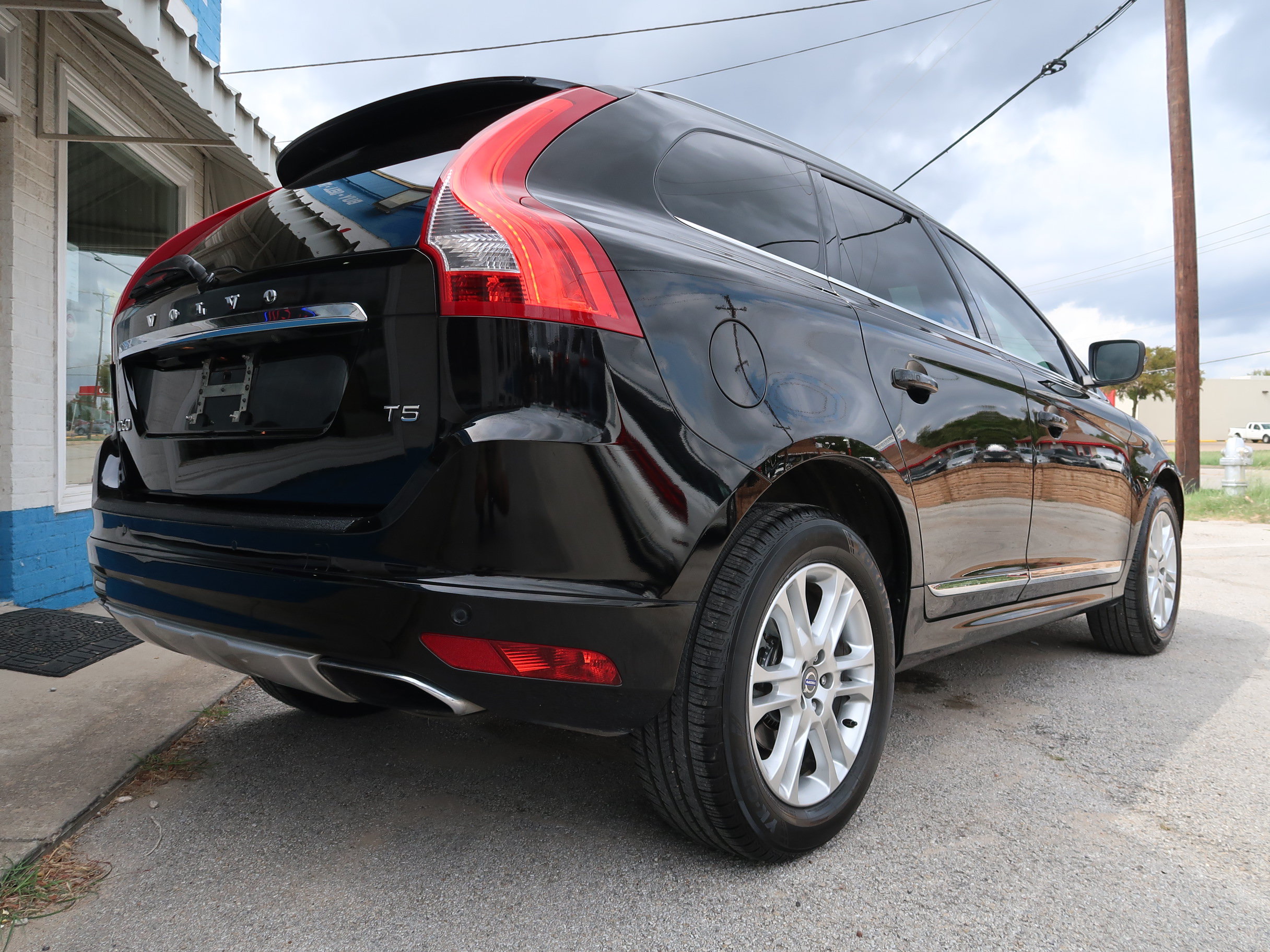 Used 2015 Volvo XC60 T5 Premier w/ Proximity Package FWD image 8