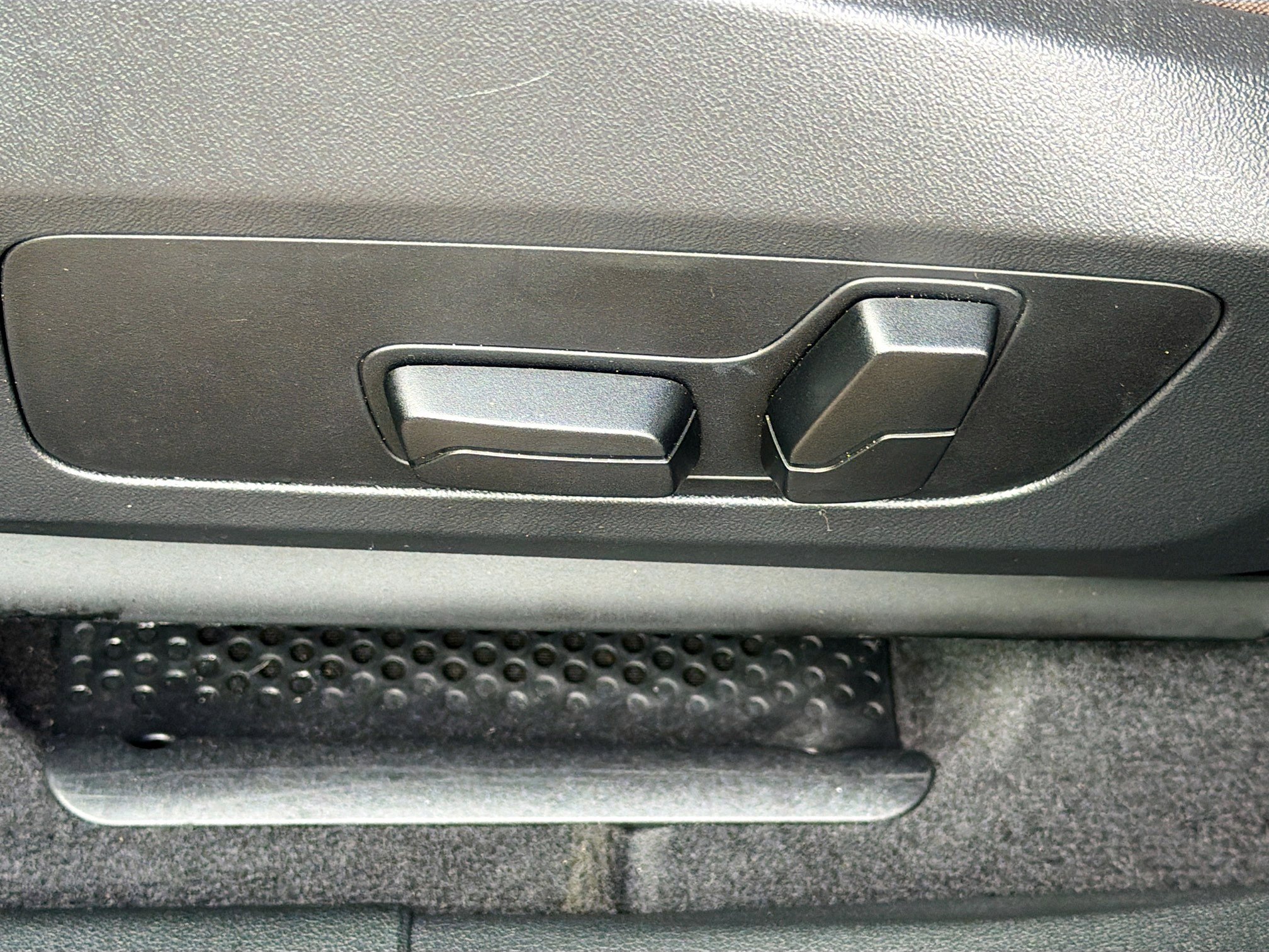 Used 2025 BMW X1 xDrive28i w/ Technology Package image 25