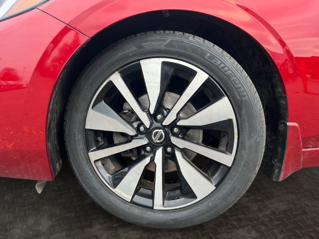 Used 2022 Nissan Sentra SV w/ SV Premium Package FWD image 10