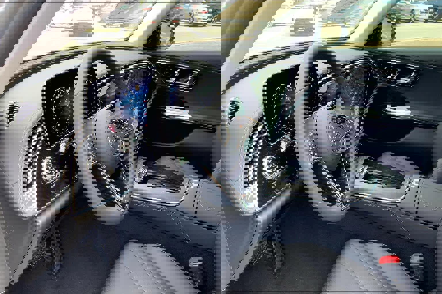 Used 2025 Mercedes-Benz E 350 Sedan image 9