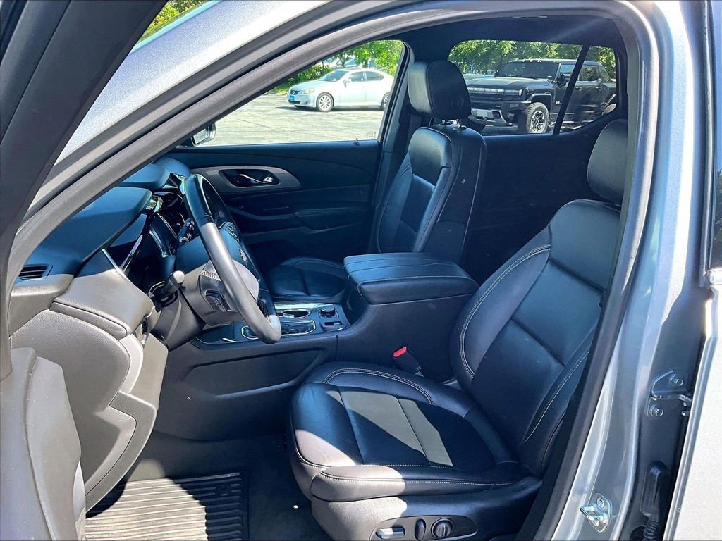 Used 2023 Chevrolet Traverse LT w/ LT Premium Package AWD/4WD image 10