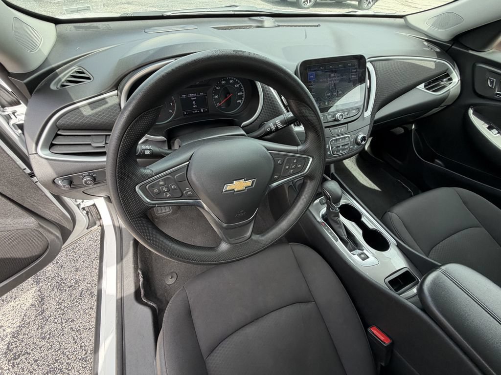 Used 2024 Chevrolet Malibu LT FWD image 19
