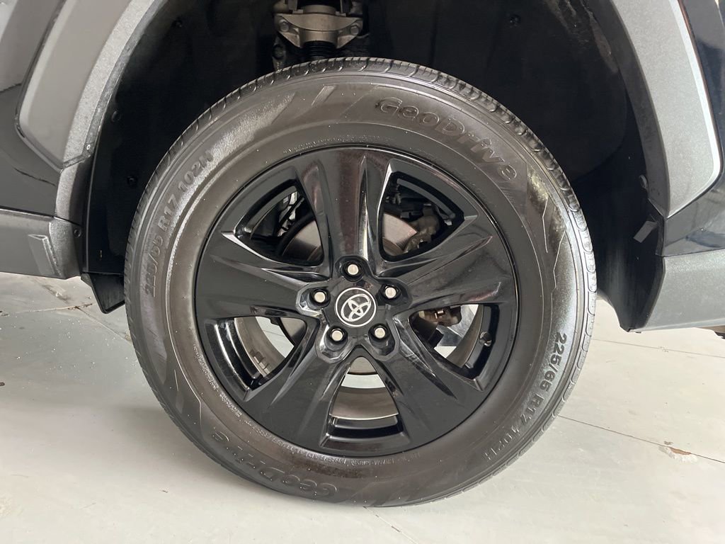 Used 2021 Toyota RAV4 XLE image 16