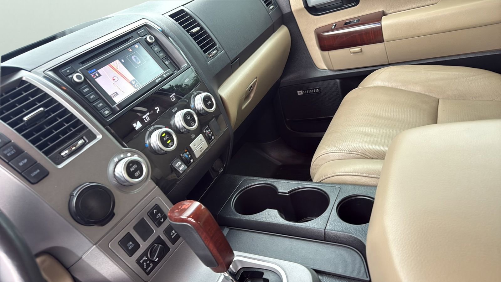Used 2014 Toyota Sequoia Platinum RWD image 20