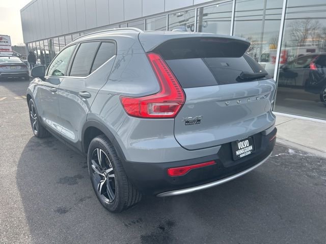 Certified 2025 Volvo XC40 B5 Core image 3