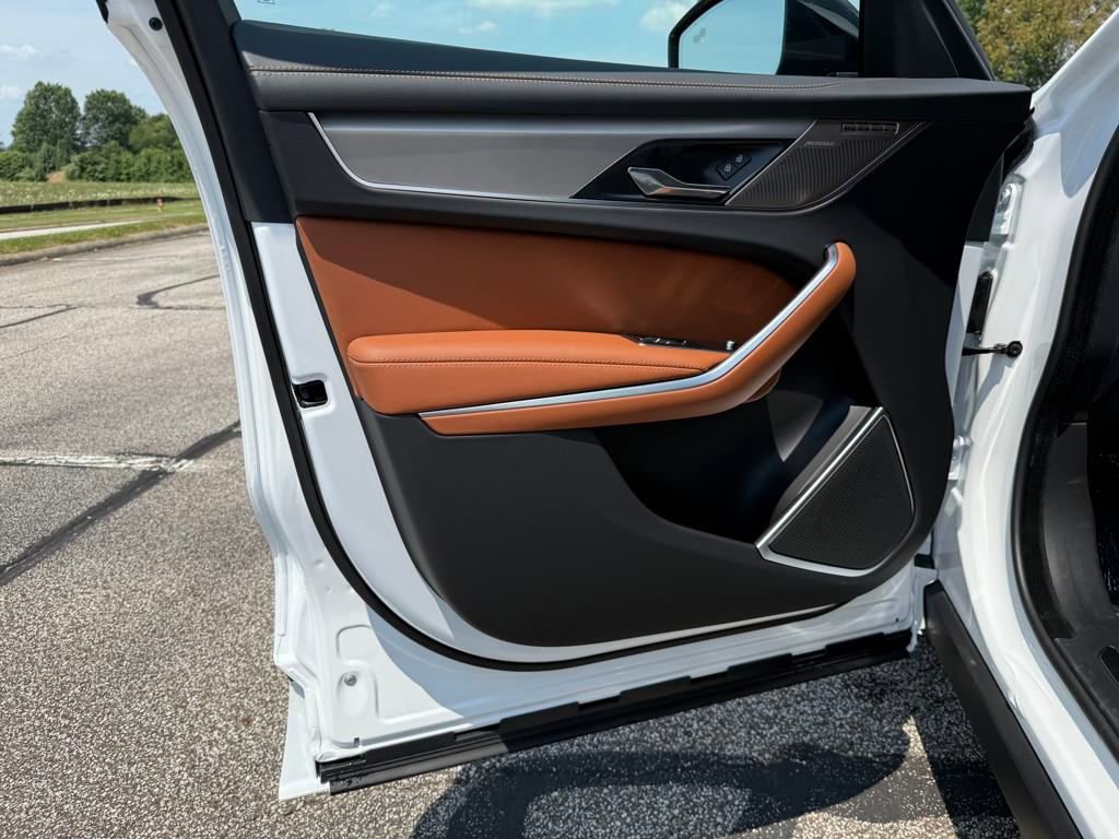 New 2026 Jaguar F-PACE R-Dynamic S AWD/4WD image 10