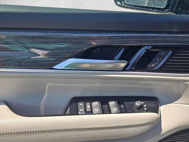 Used 2022 Jeep Wagoneer Series II w/ Premium Group I AWD/4WD image 12