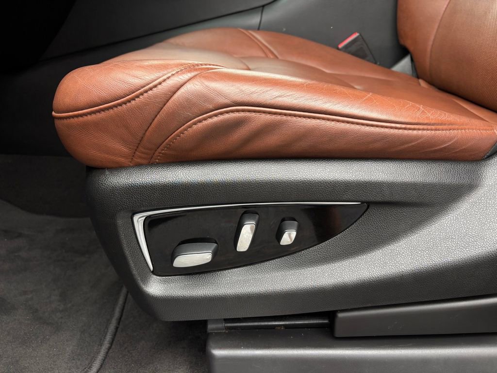 Used 2020 Cadillac Escalade Luxury RWD image 24