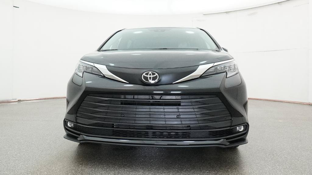 New 2026 Toyota Sienna XLE FWD image 18