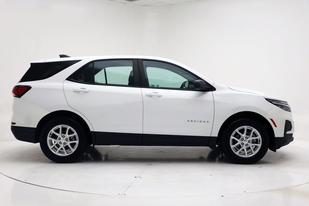 Used 2023 Chevrolet Equinox LS w/ Driver Confidence II Package AWD/4WD image 3