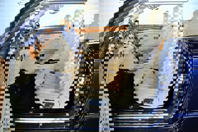 Used 2009 Bentley Azure image 12