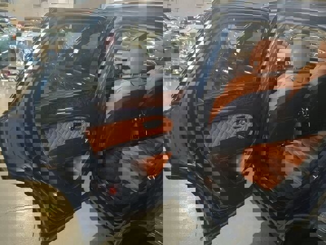 Used 2017 Bentley Bentayga image 12