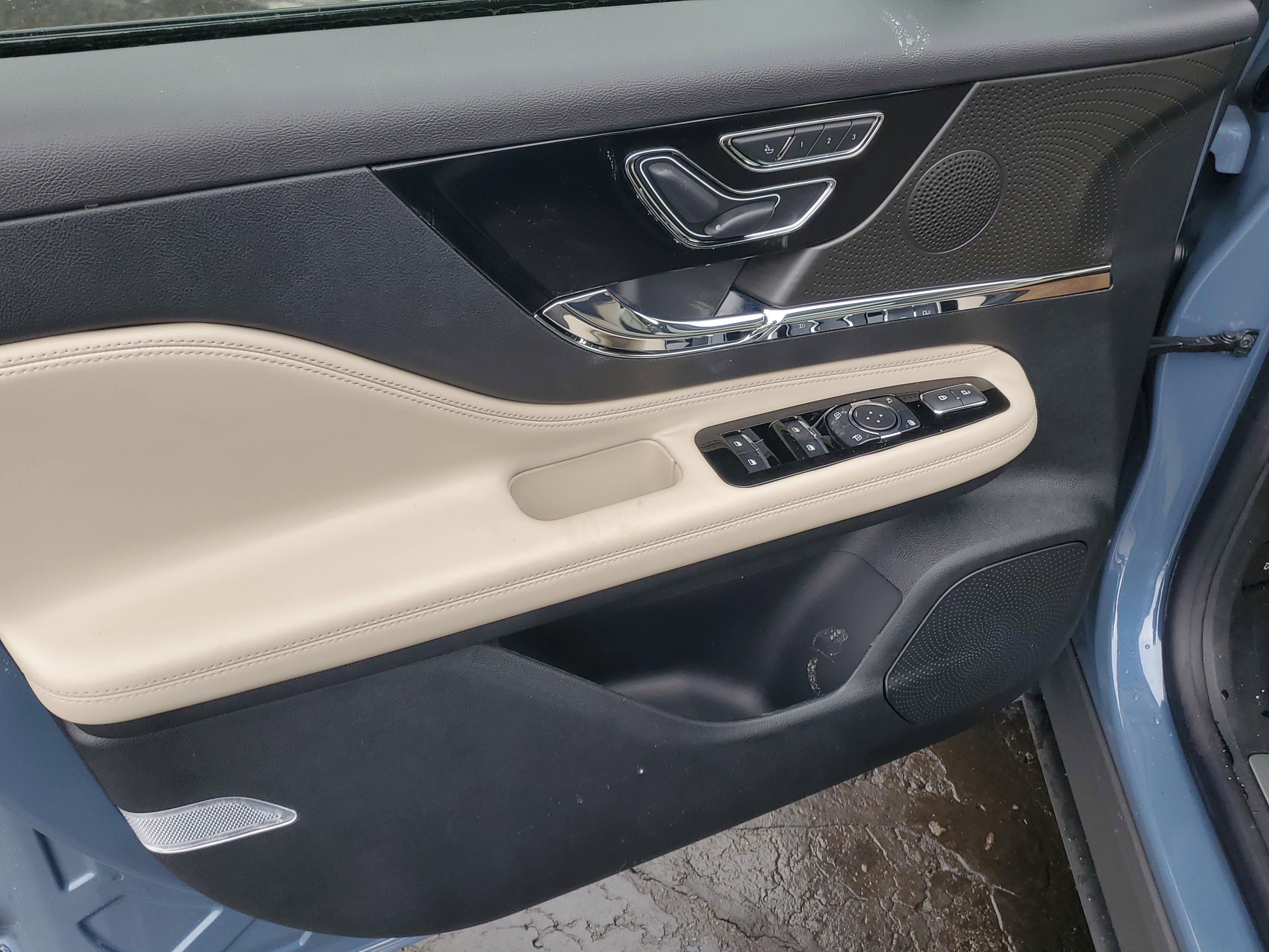 New 2026 Lincoln Corsair Premiere image 8