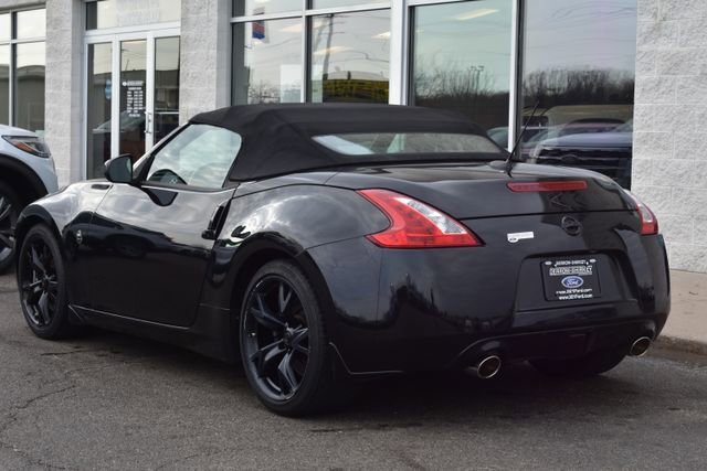 Used 2010 Nissan 370Z Touring w/ Sport Pkg image 8