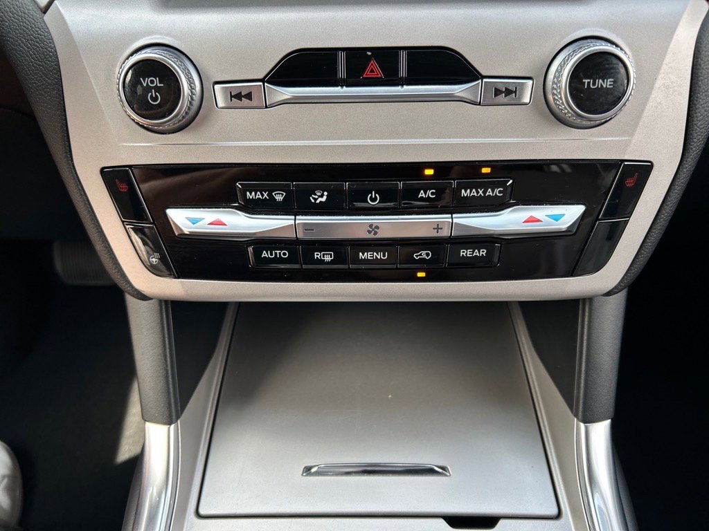 Used 2023 Ford Explorer XLT w/ Equipment Group 202A image 30