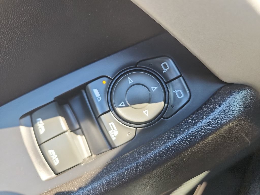 Used 2020 Chevrolet Camaro LT RWD image 17
