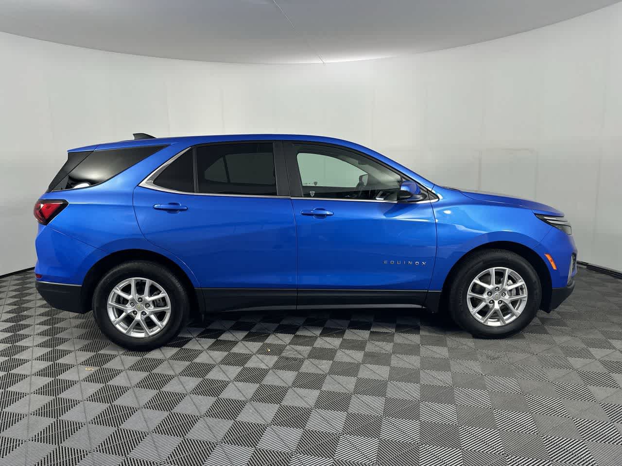 Used 2024 Chevrolet Equinox LT w/ LPO, Floor Liner Package FWD image 16