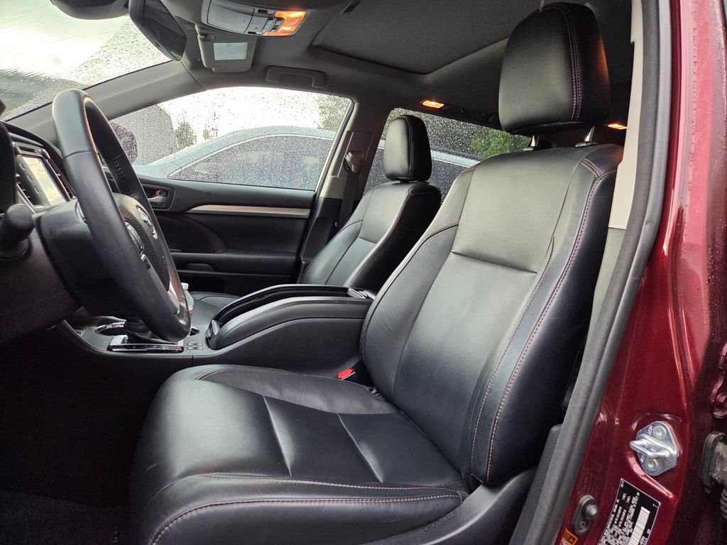 Used 2017 Toyota Highlander XLE FWD image 8