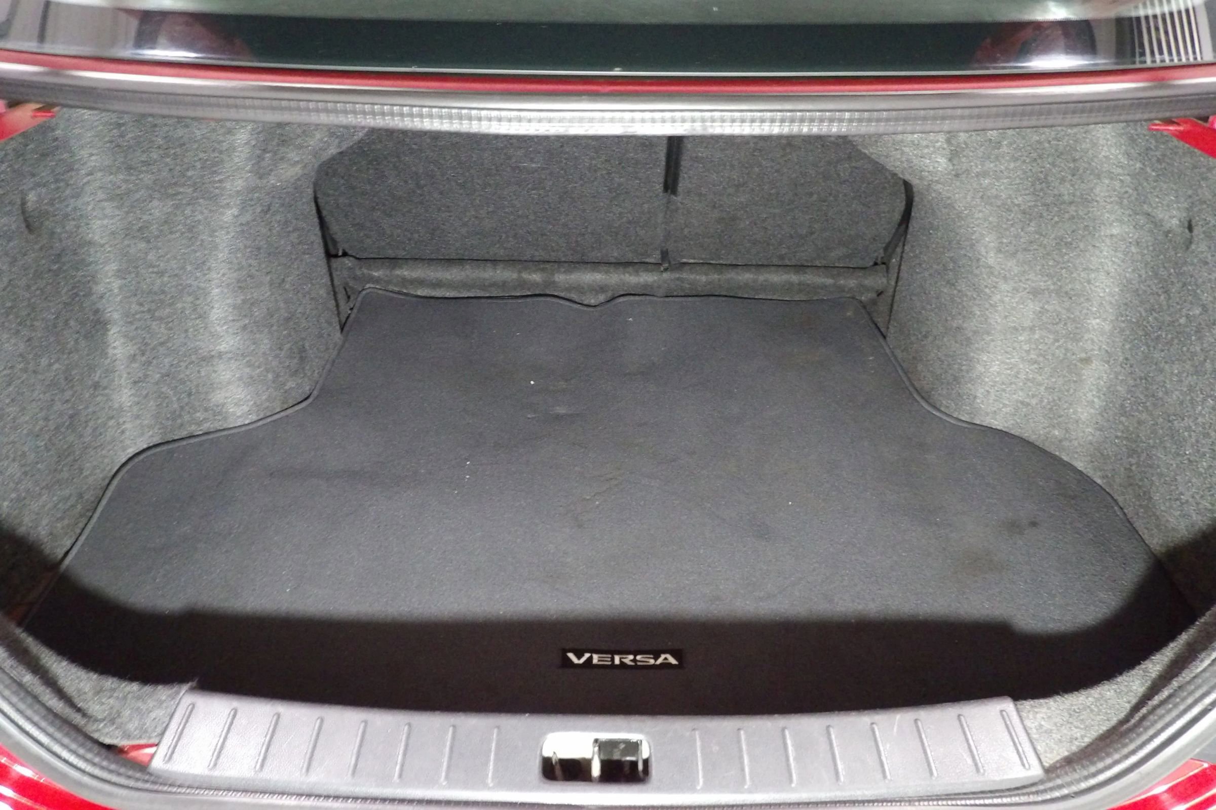 Used 2017 Nissan Versa SV image 6