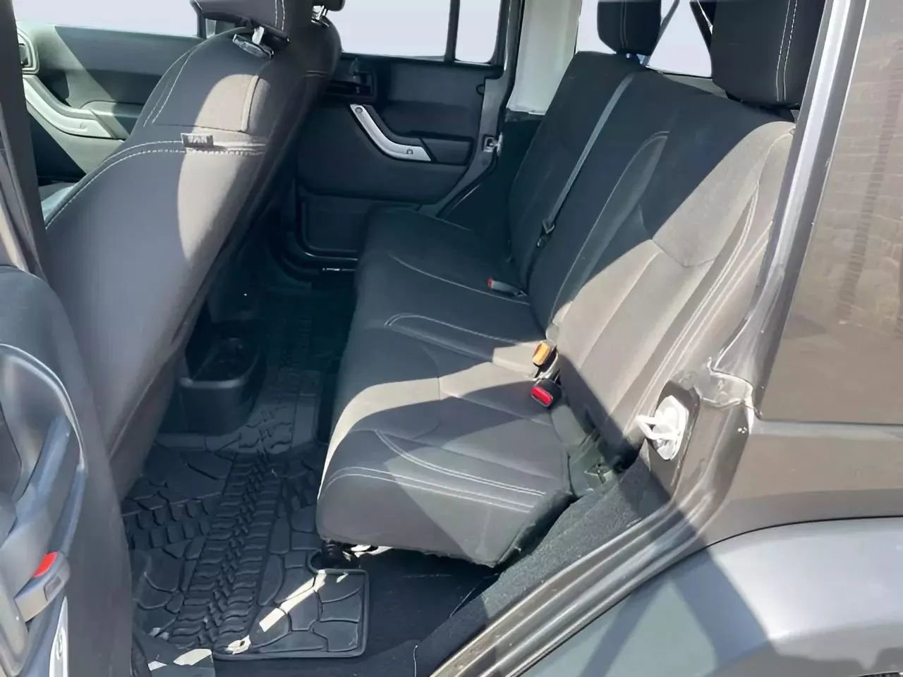 Used 2018 Jeep Wrangler Unlimited Rubicon w/ Cold Weather Group image 24