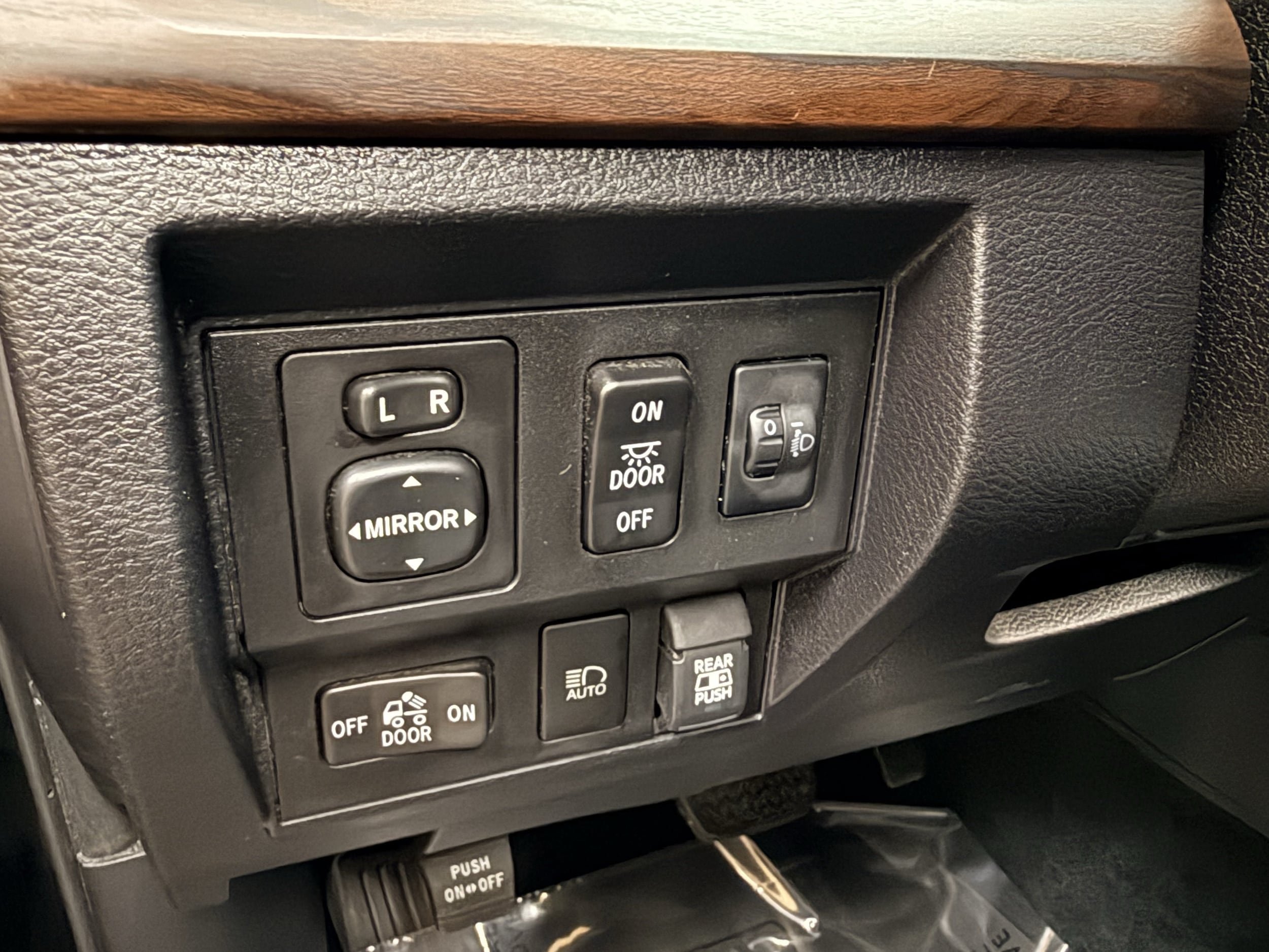 Used 2021 Toyota Tundra Limited w/ Limited Premium Package AWD/4WD image 27