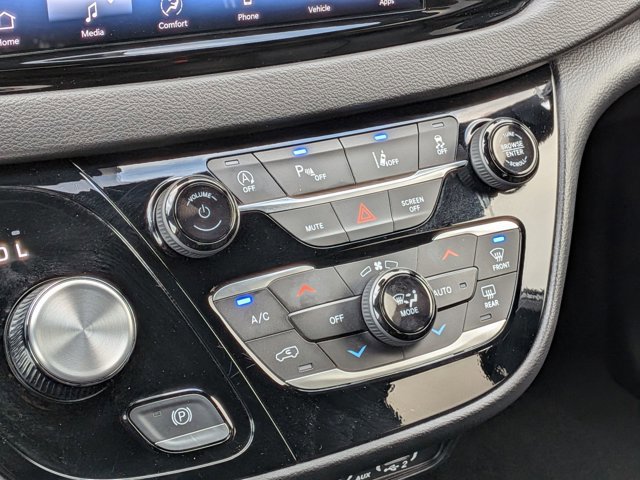 Used 2025 Chrysler Pacifica Select image 14