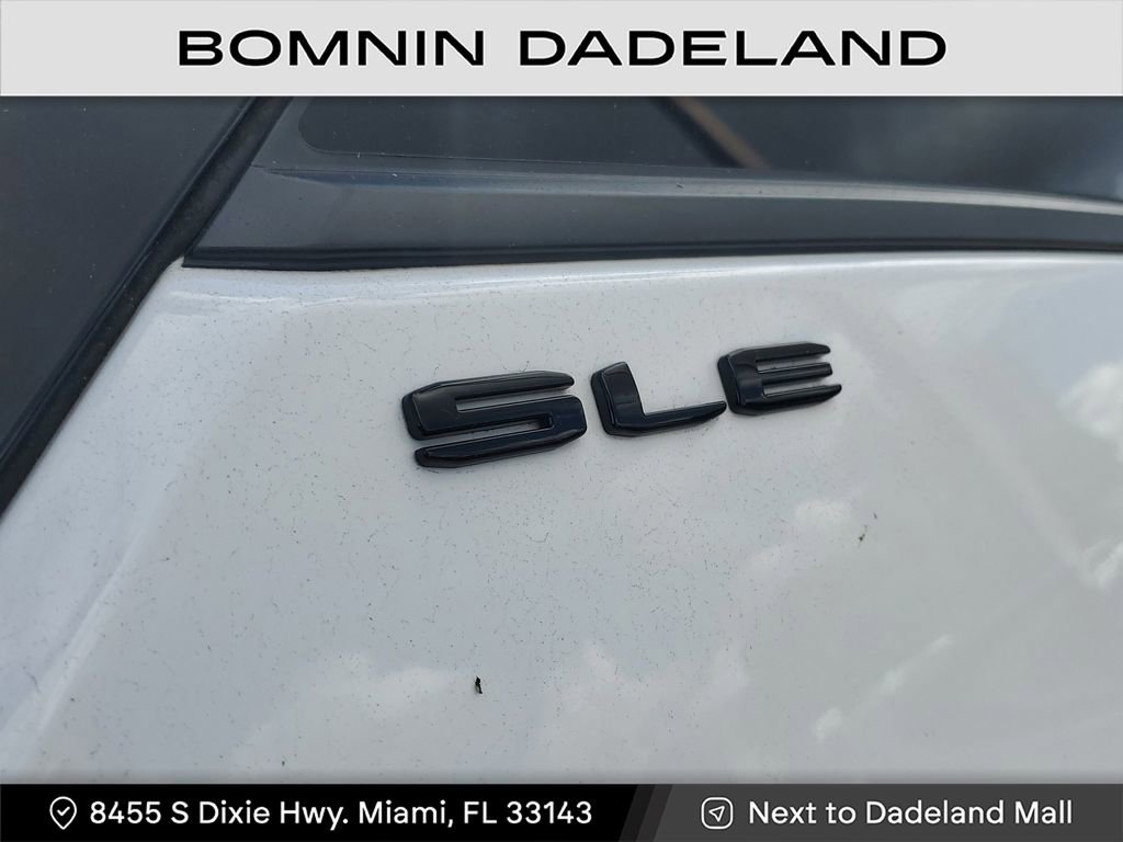 Used 2023 GMC Terrain SLE w/ Driver Convenience Package image 8