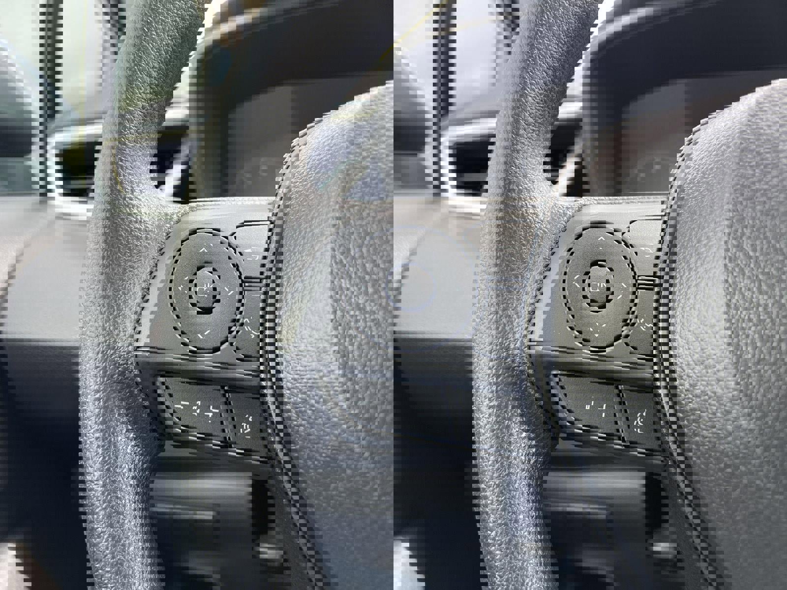 Used 2025 Toyota Corolla LE w/ LE Premium Package FWD image 25