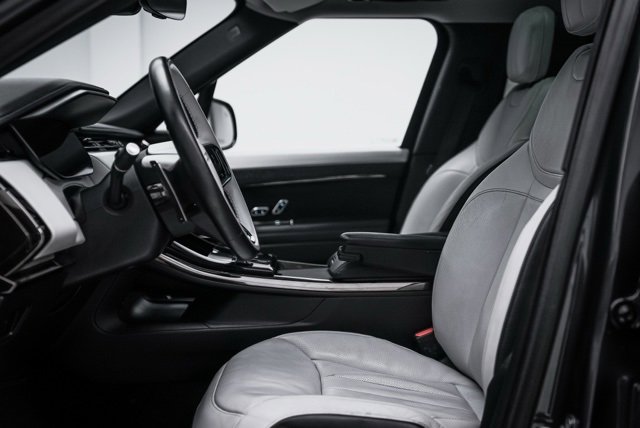 Used 2024 Land Rover Range Rover Sport Dynamic SE image 12