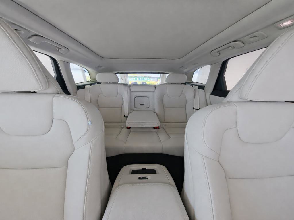 Certified 2025 Volvo XC60 T8 Plus w/ Protection Package Premier AWD/4WD image 13