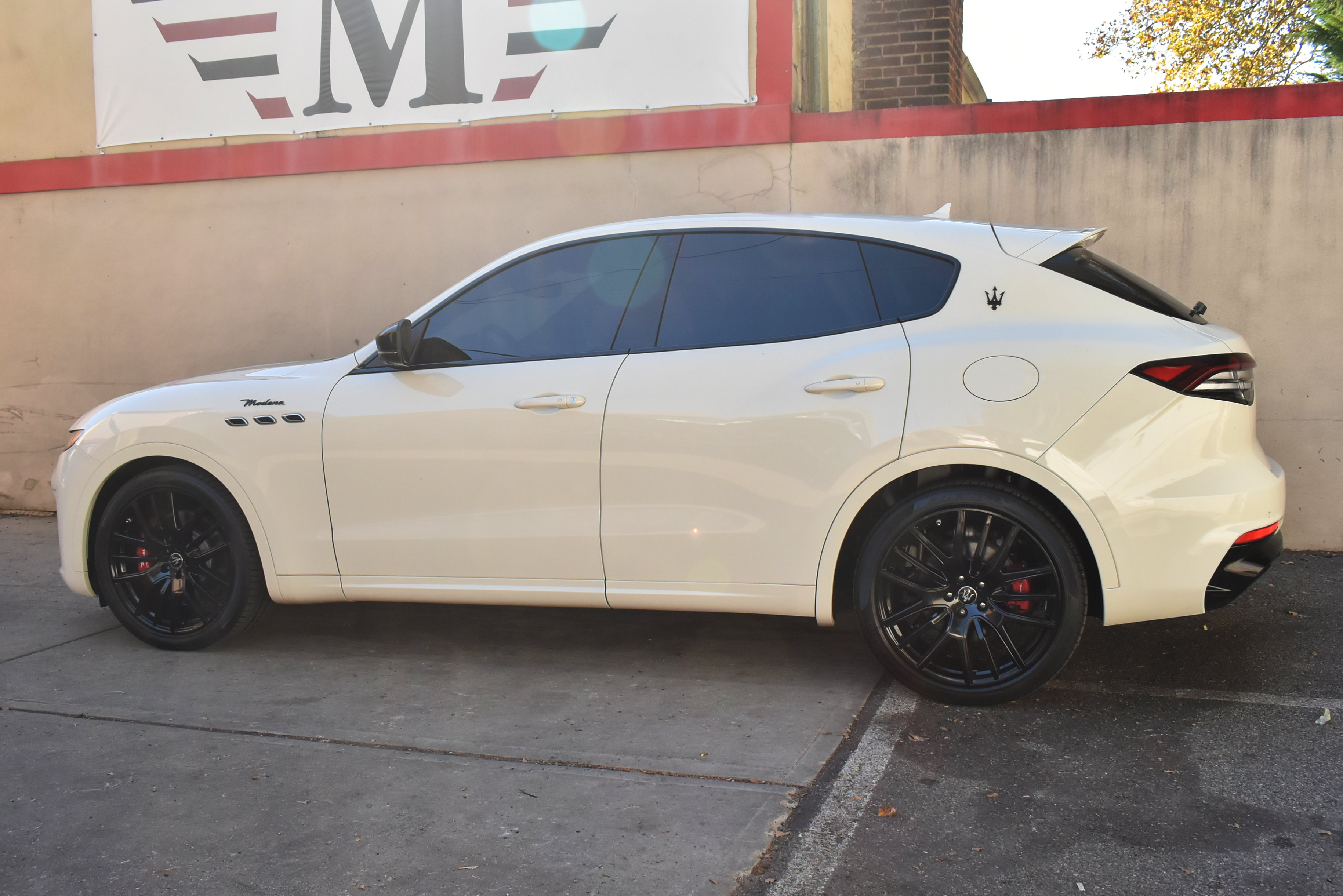 Used 2023 Maserati Levante Modena AWD/4WD image 6
