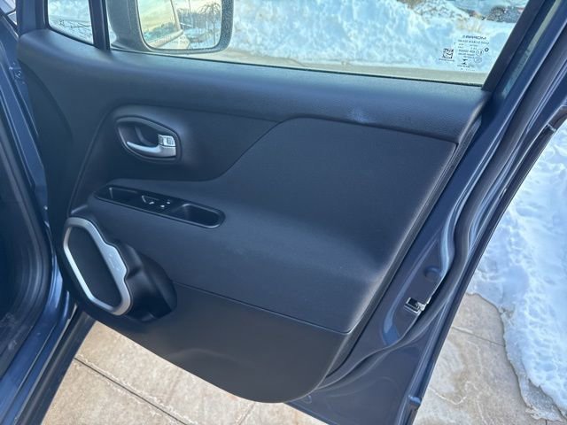 Used 2021 Jeep Renegade Latitude image 33