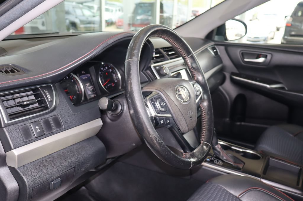Used 2015 Toyota Camry SE FWD image 16
